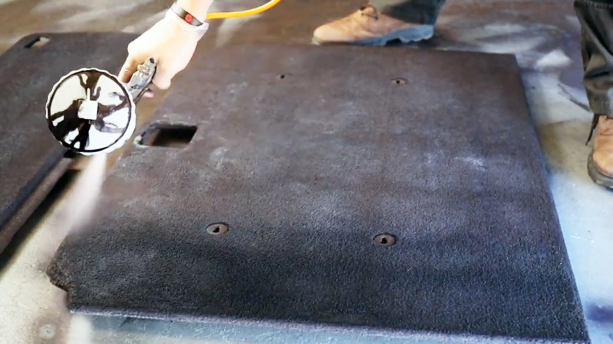 7 Steps to Dye Car Carpet Black in 2025 - (Full Guide) how to dye car carpet black