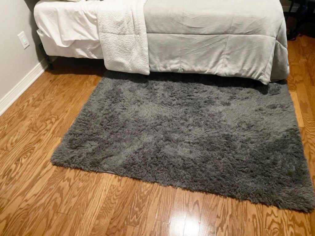 What size round rug for 48' table