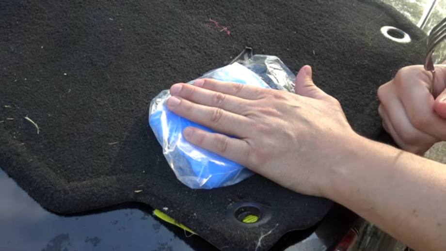 How to Remove Gum From Carpet 🍬 - (4 Methods) Remove Gum From Carpet With Ice Pack